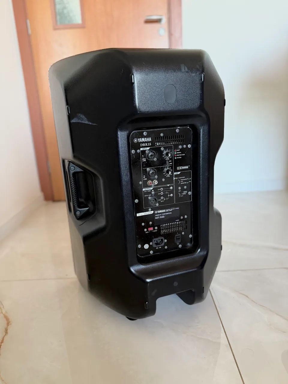 Caixa Ativa Yamaha DBR 15  - Foto 4