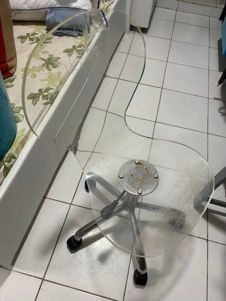 Cadeira acrílico-usada - Foto 2