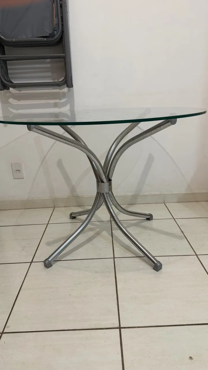 Mesa de vidro com cadeiras - Foto 3