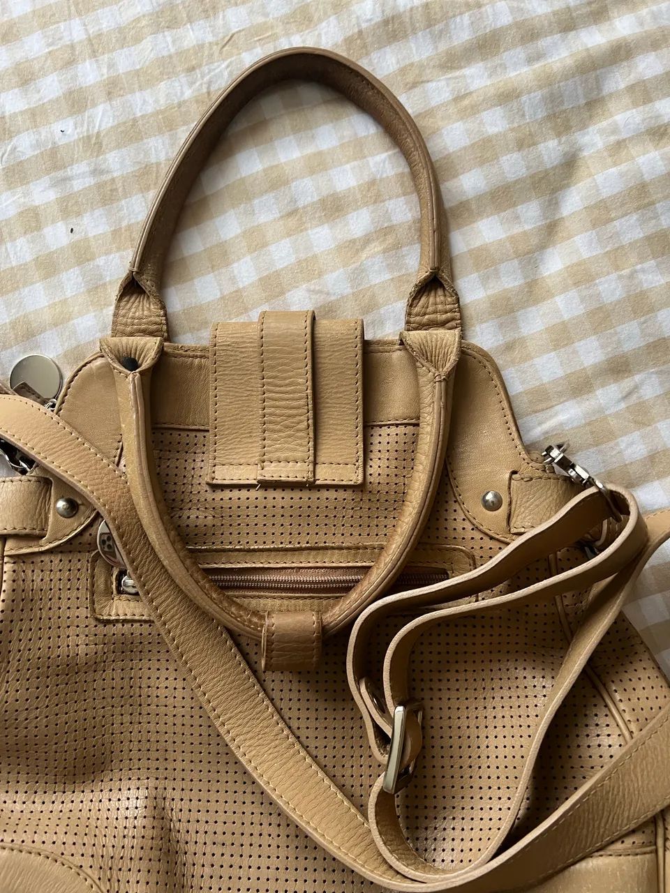 Bolsa de couro beje furadinha - Foto 4