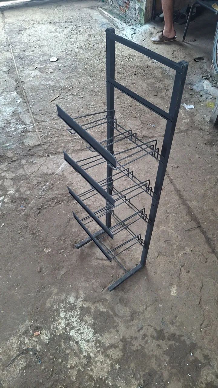 100$ expositor pequeno para comércio. 