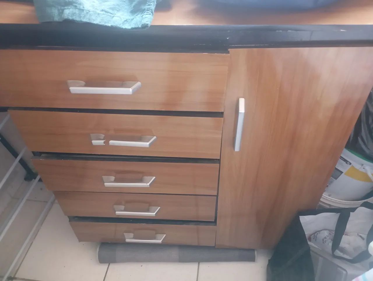 Vende-se uma cômoda semi nova