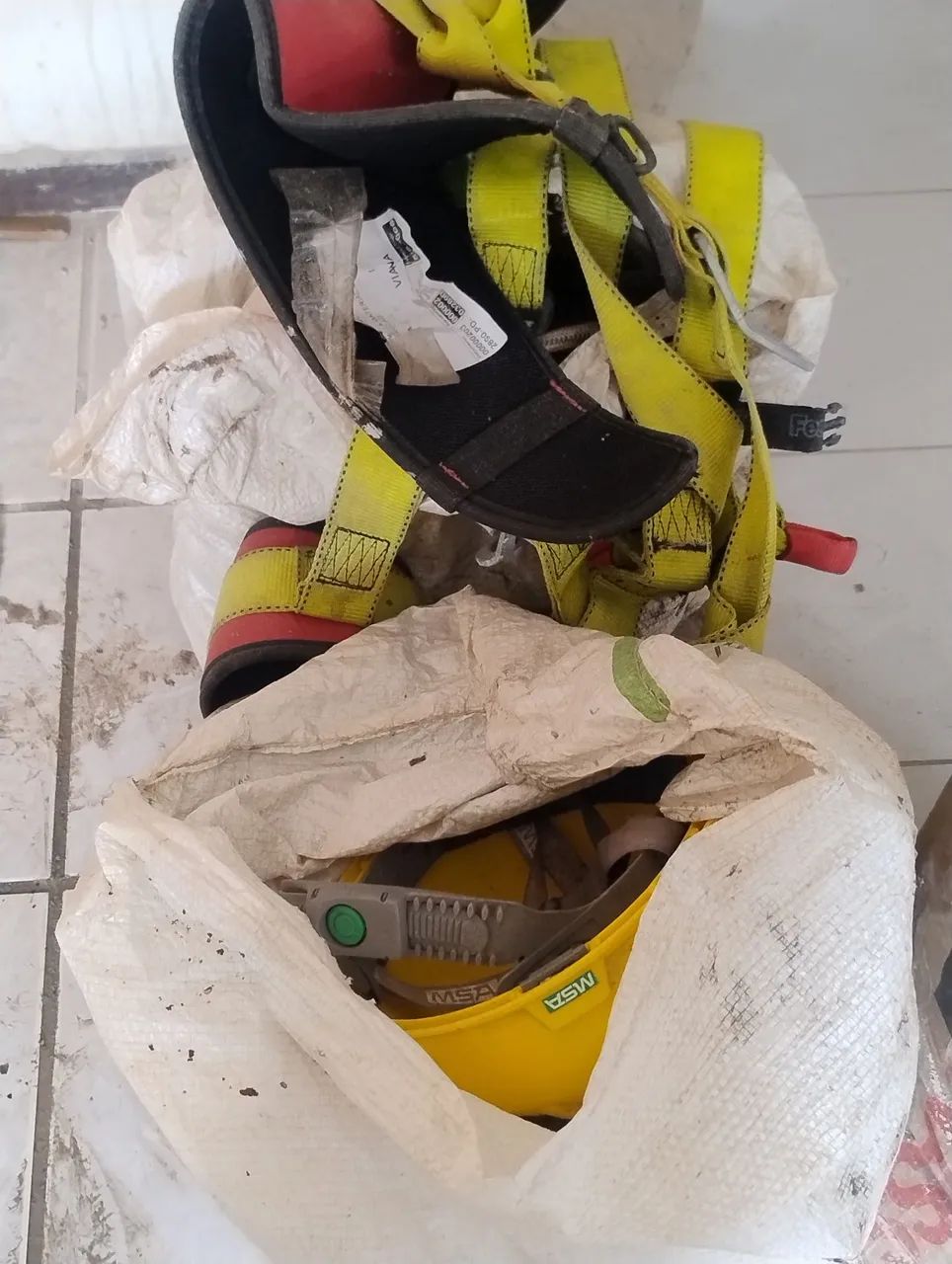 BalaDois bancinhos de pintura  com cordas e um cinto pintura cor