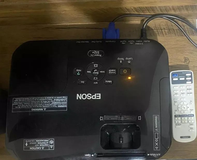 Projetor Epson Powerlite S12 Preto com controle - Foto 2