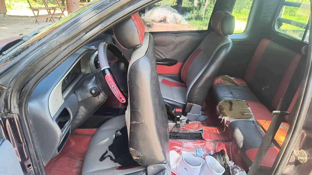 Fiat Strada Working 1.5 MPI 8V CE (álcool) 2002 - Foto 5
