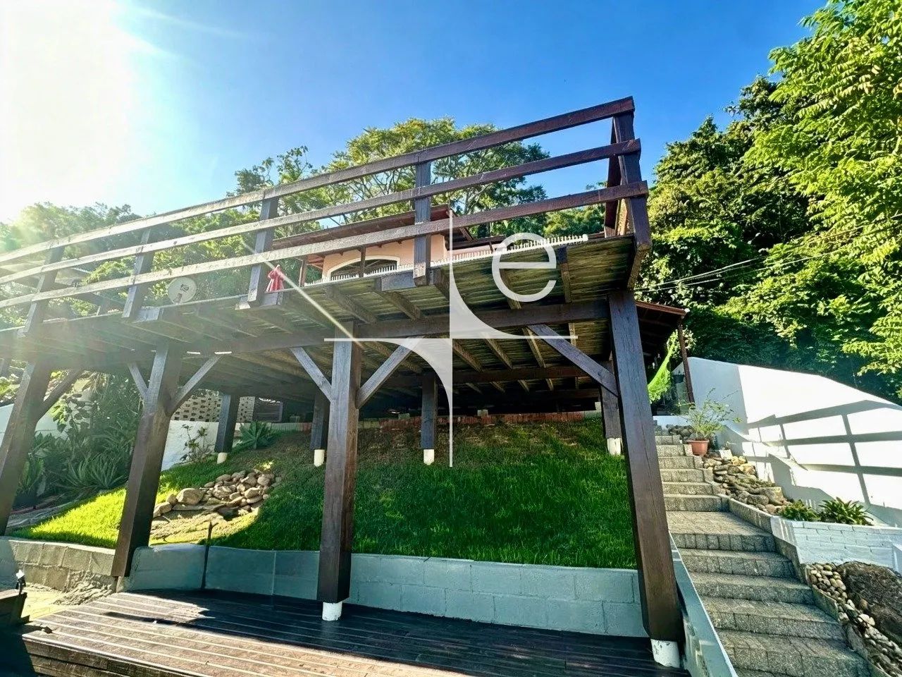Casa com 5 quartos e Piscina Aquecida no Rio Tavares - Florianópolis - Foto 2