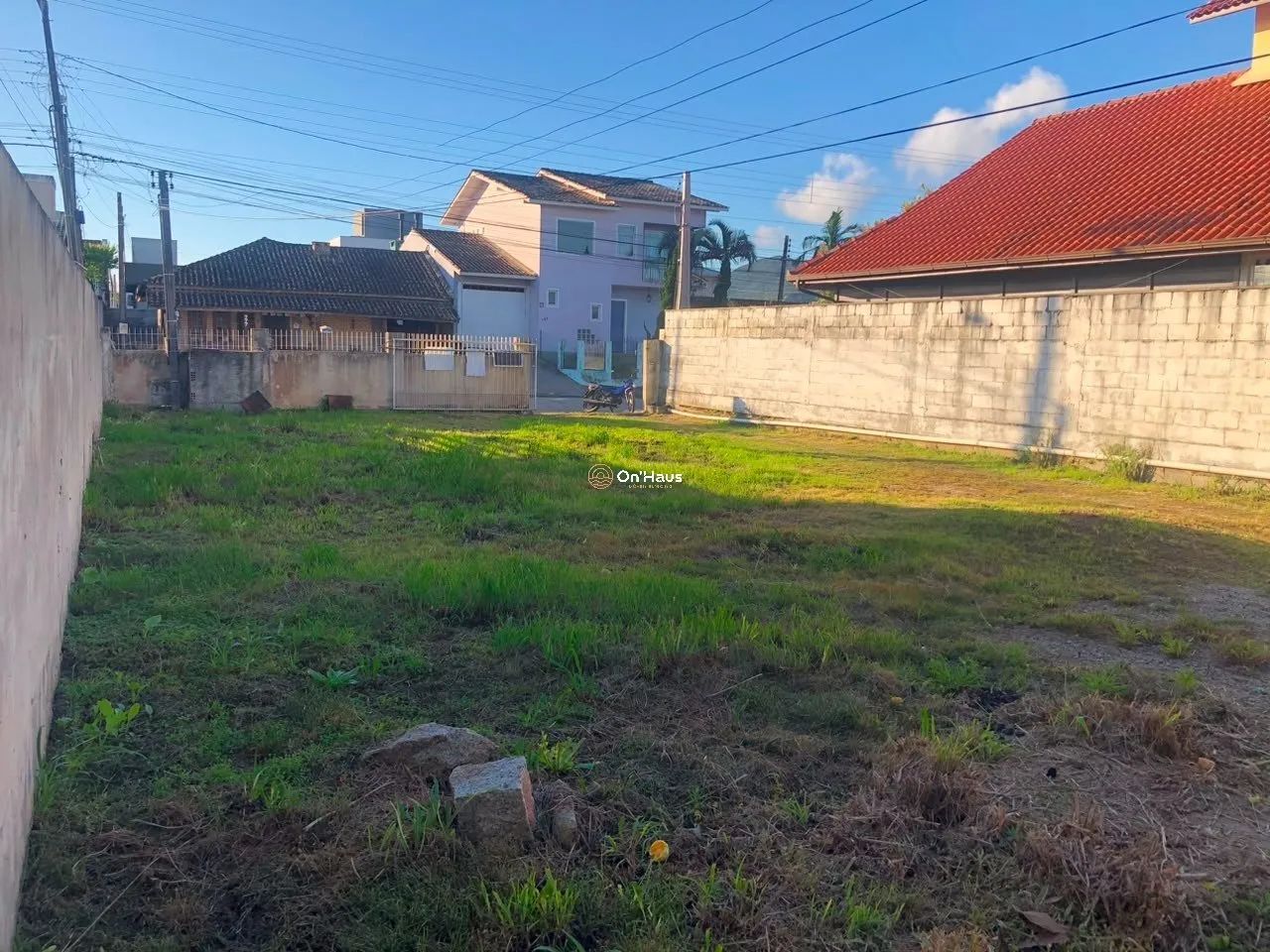 Casa à venda - 2 dormitórios - Terreno com 360 m2 - Carianos
