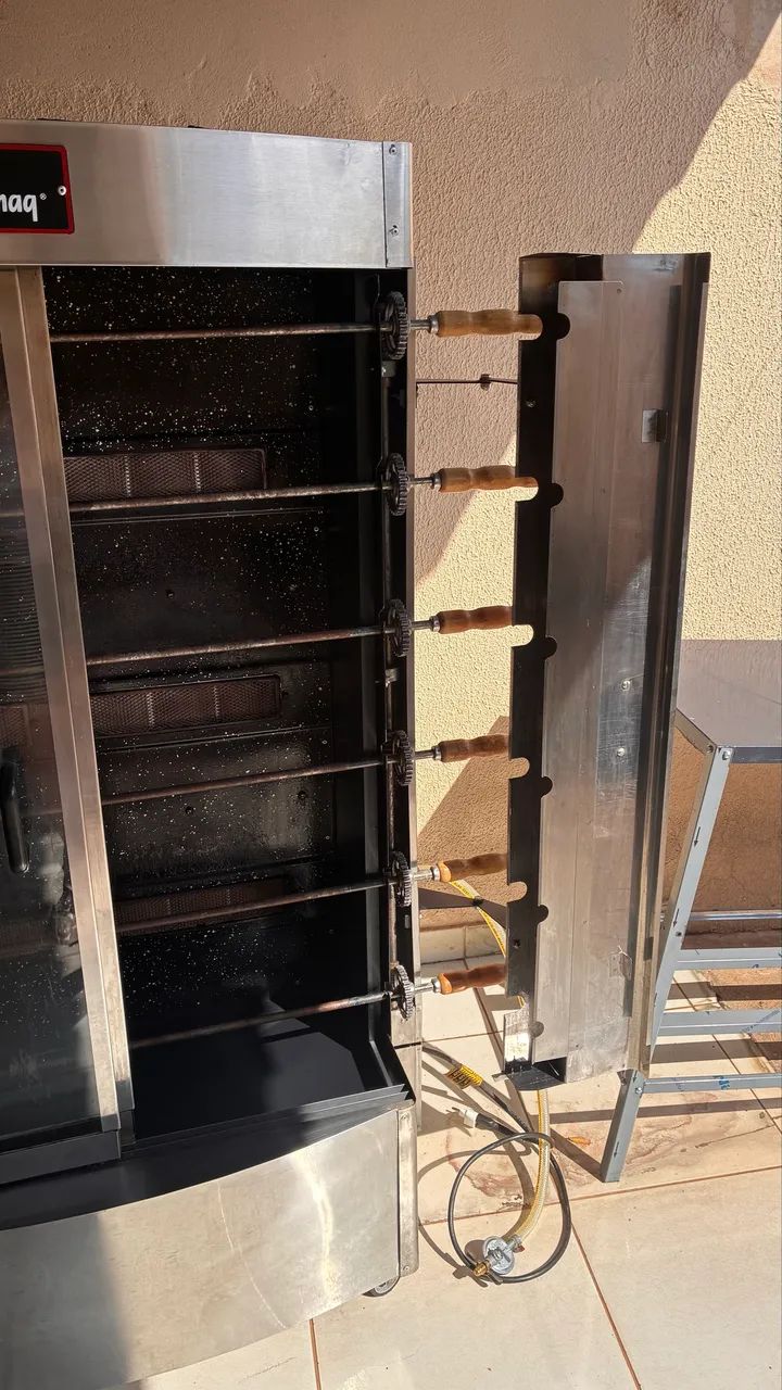 Vendo máquina de assar frango e mesa de inox .  - Foto 5