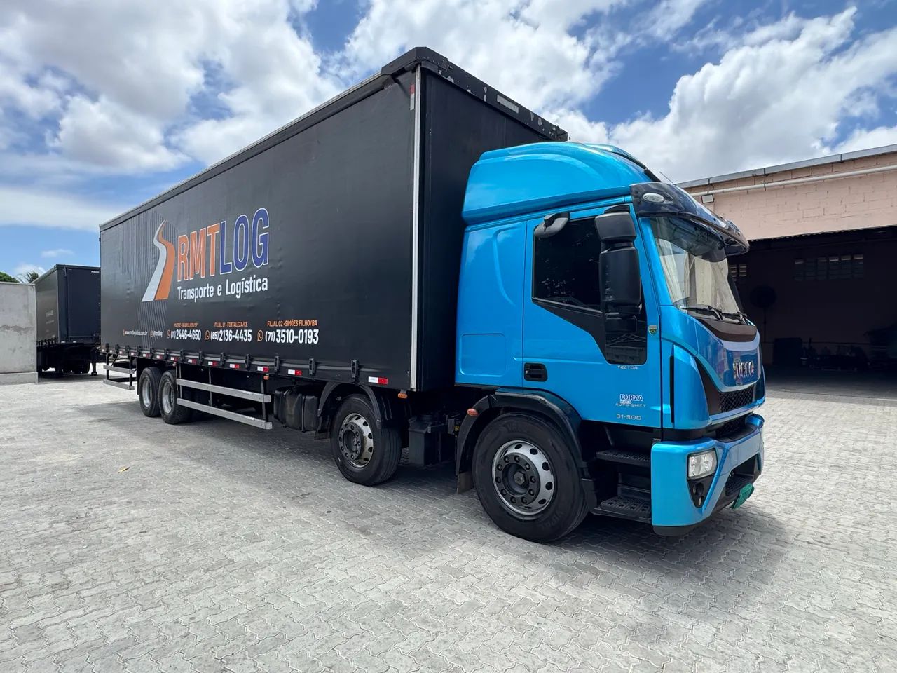 Iveco Tector 310E30  Baú Sider 4 Eixos  Excelente Estado - Foto 5