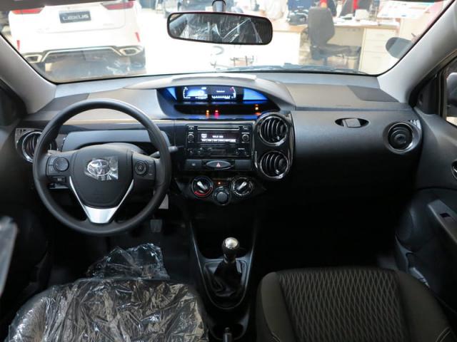 TOYOTA ETIOS SEDAN X PLUS 15 MT 19/20 - Foto 12