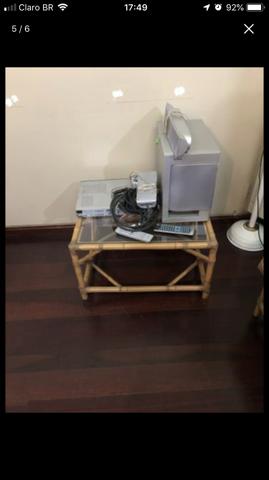 Mesa de bambú com vidro