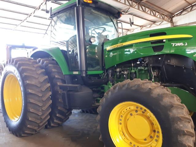 Trator John Deere 7205