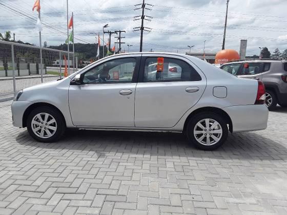ETIOS 2019/2020 1.5 X PLUS SEDAN 16V FLEX 4P AUTOMÁTICO - Foto 8