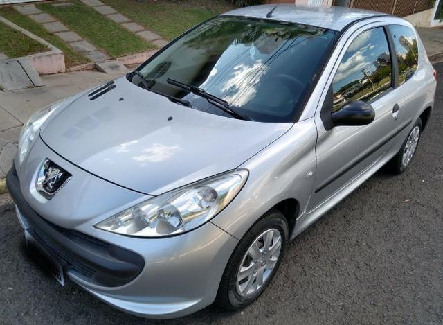 Peugeot 207 1.4 X-line 2011 com manual e chave reserva baixo km