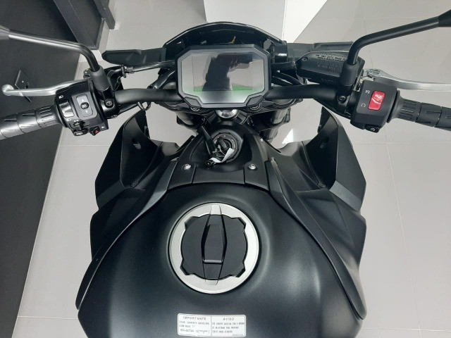 Kawasaki Z 900 Preta 2021 - Foto 18