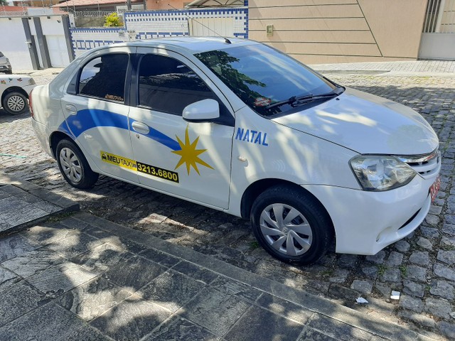 ÉTIOS SEDAN