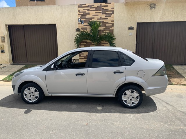 VENDO FIESTA SEDAN 12/12