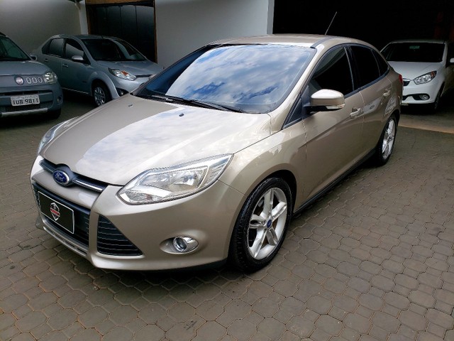 FOCUS SEDAN
