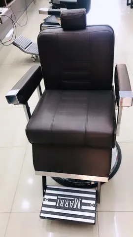 Vendo cadeira de barbeiro Milão Marri - Equipamentos e mobiliário