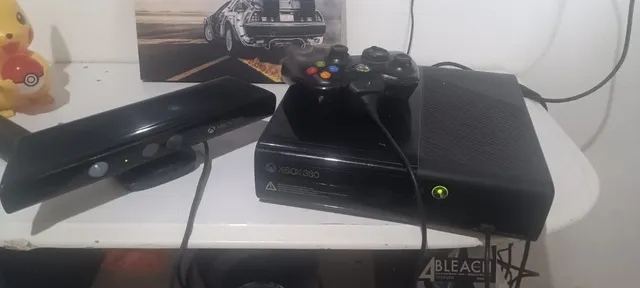 Console Xbox 360 Slim 4GB + 2 controles + Desbloqueio LTU + 1 Ano