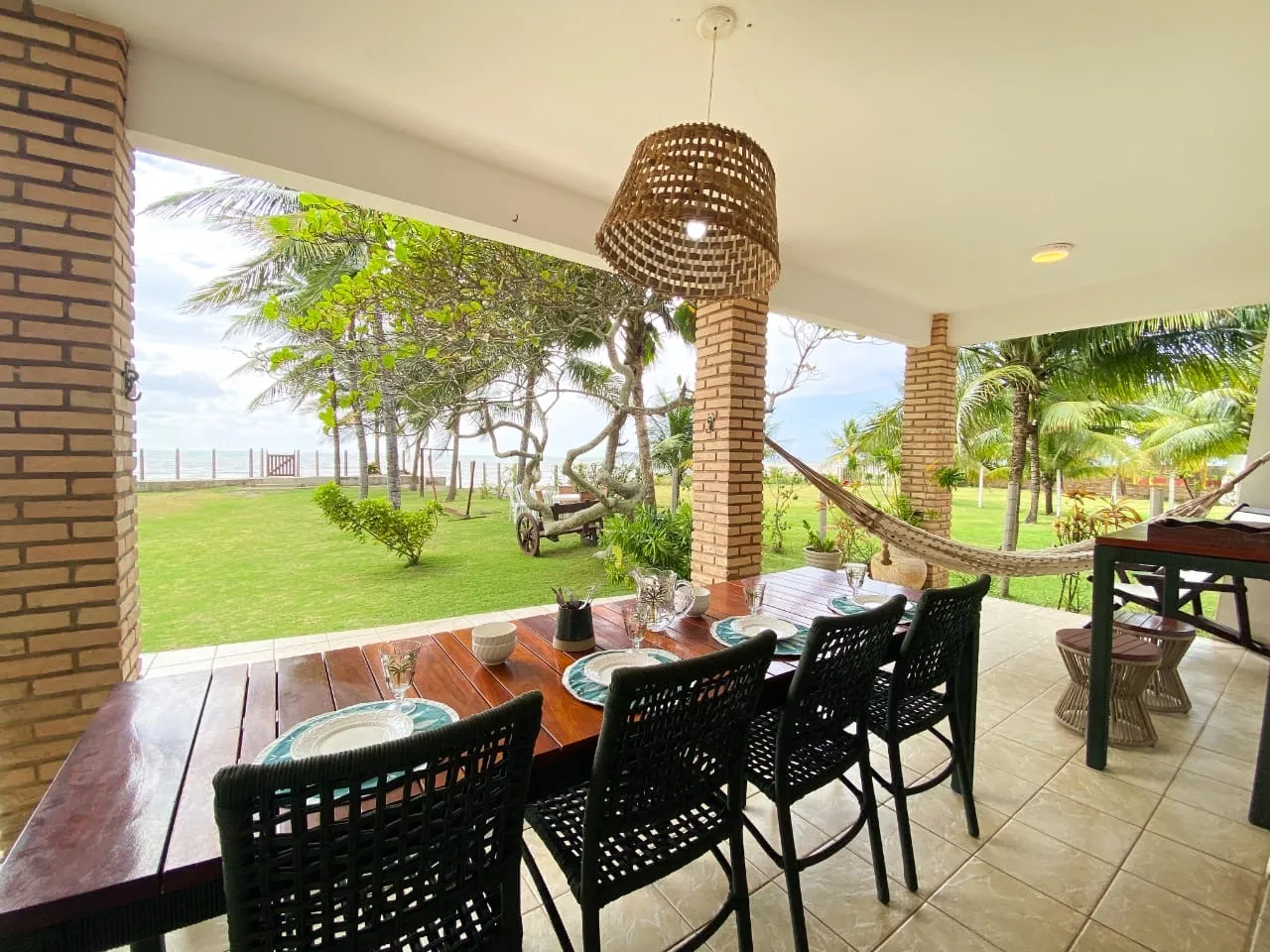 Casa com 05 quartos em Japaratinga