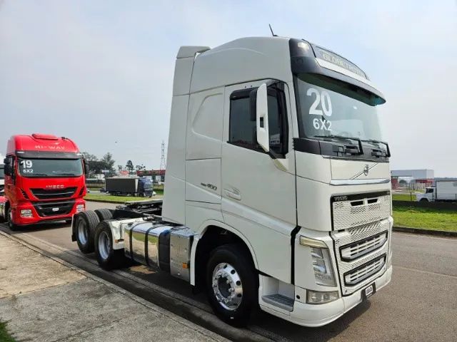 Volvo FH 460 6x2 Globetrotter Ano 20 teto Alto Automático Suspensão Mola Ar digital
