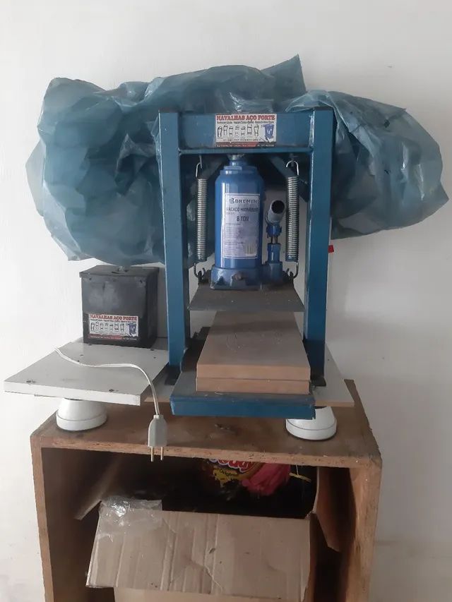 Máquina para fazer chinelos 