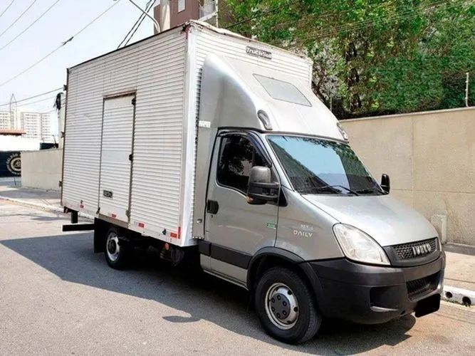 Iveco daily 35s14 baú 2015