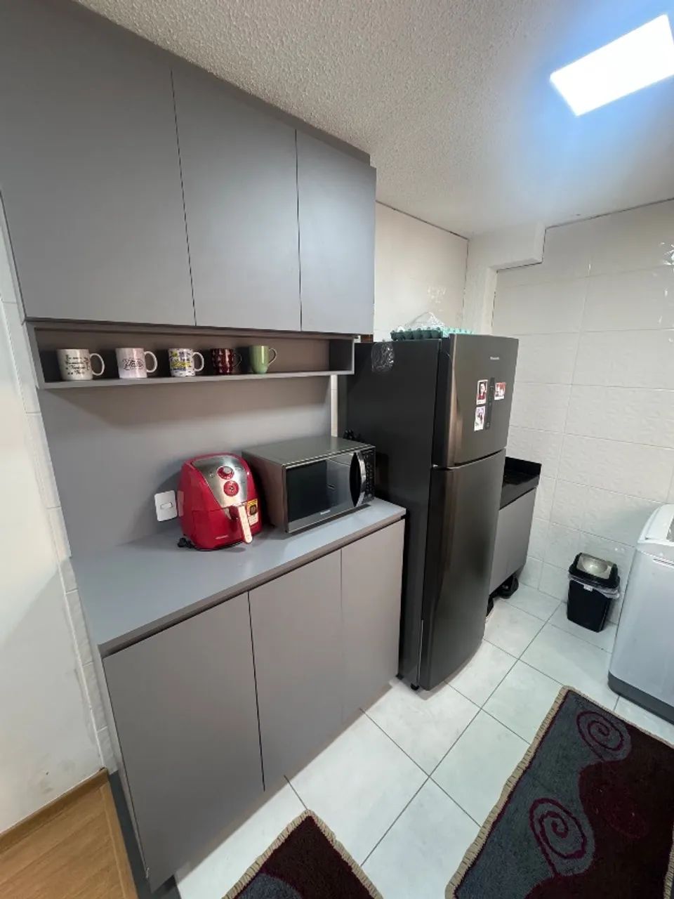 ALUGO APARTAMENTO COM ARMÁRIOS INCLUSOS