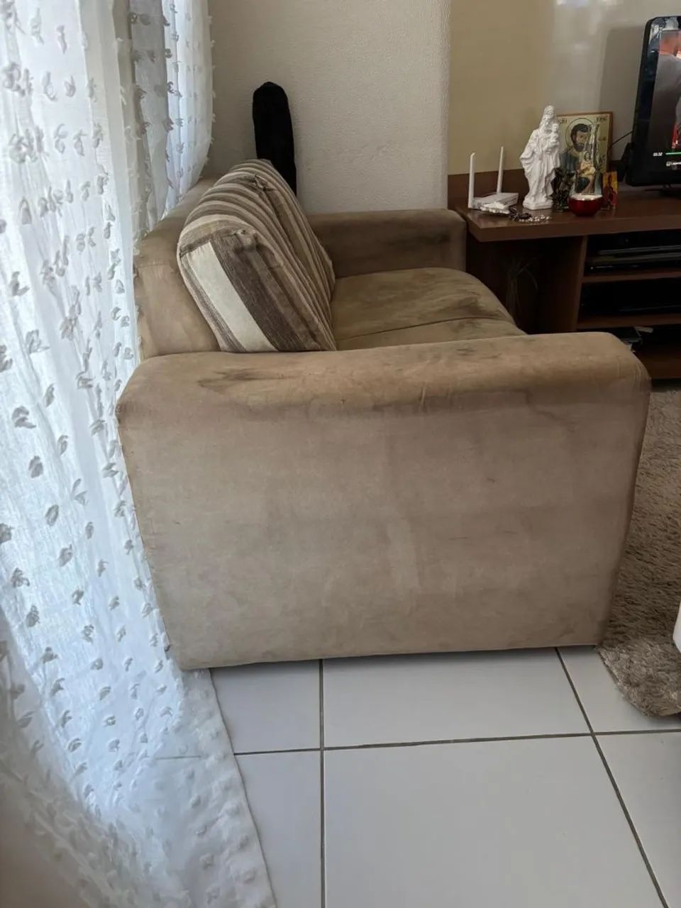 Sofá 2 Lugares com Almofadas Listradas - Foto 2