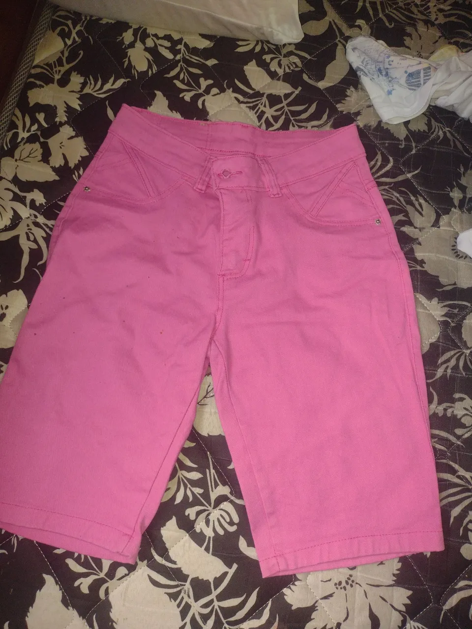 Vendo mais de 30 peças de roupa usada