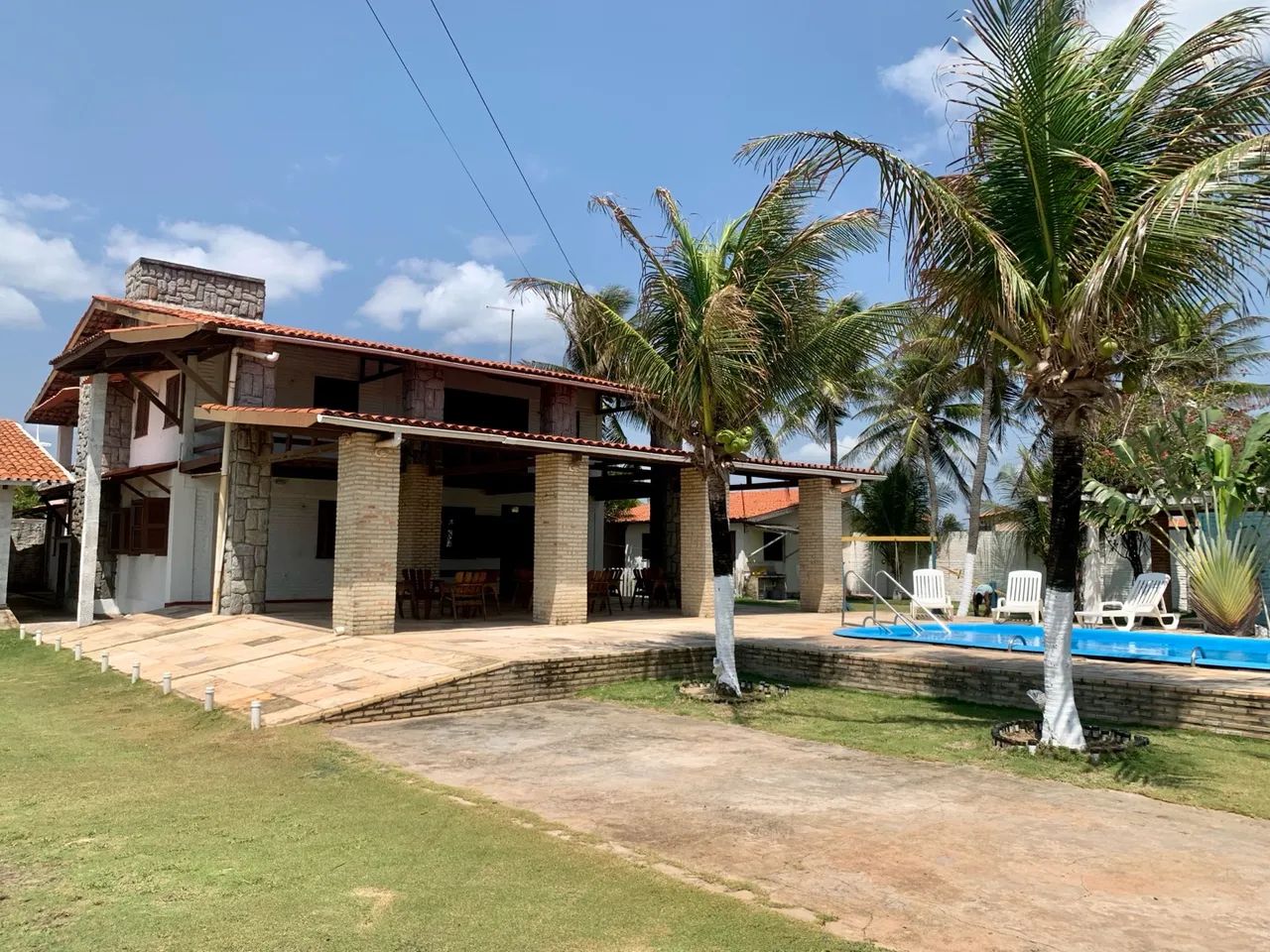 Casa na praia da Taiba com 7 quartos piscina 100 mts da praia.