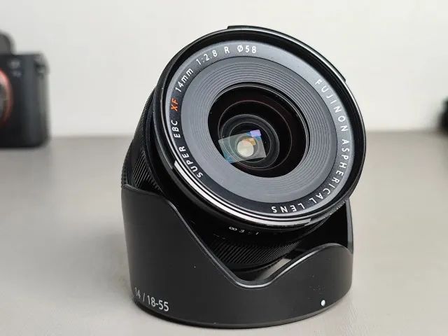 Lente FUJIFILM XF 14mm F/2.8 em Bom Estado.