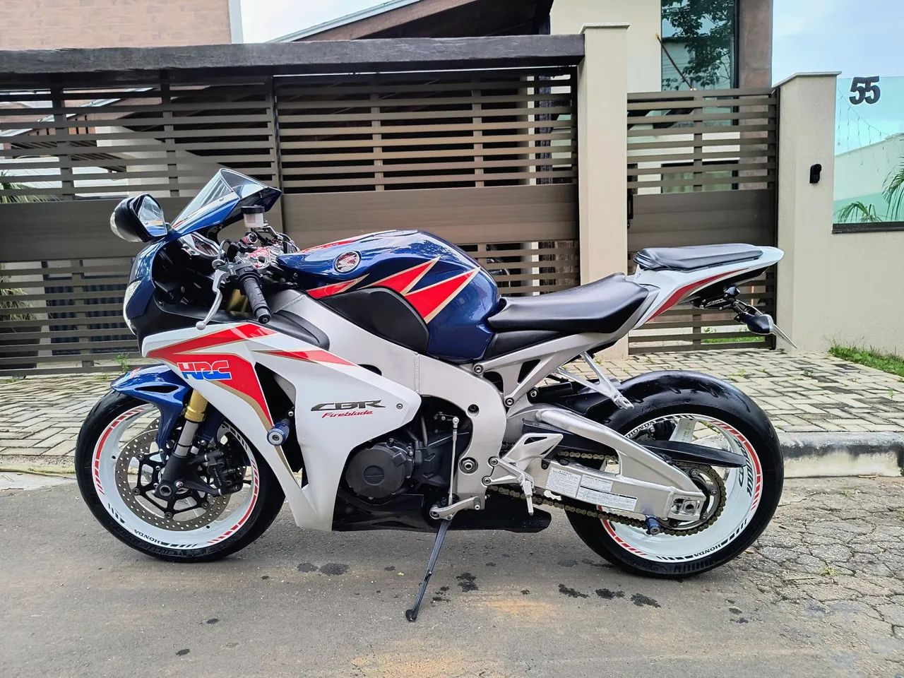 Honda CBR Fireblade 1000cc - Esportiva - Impecável