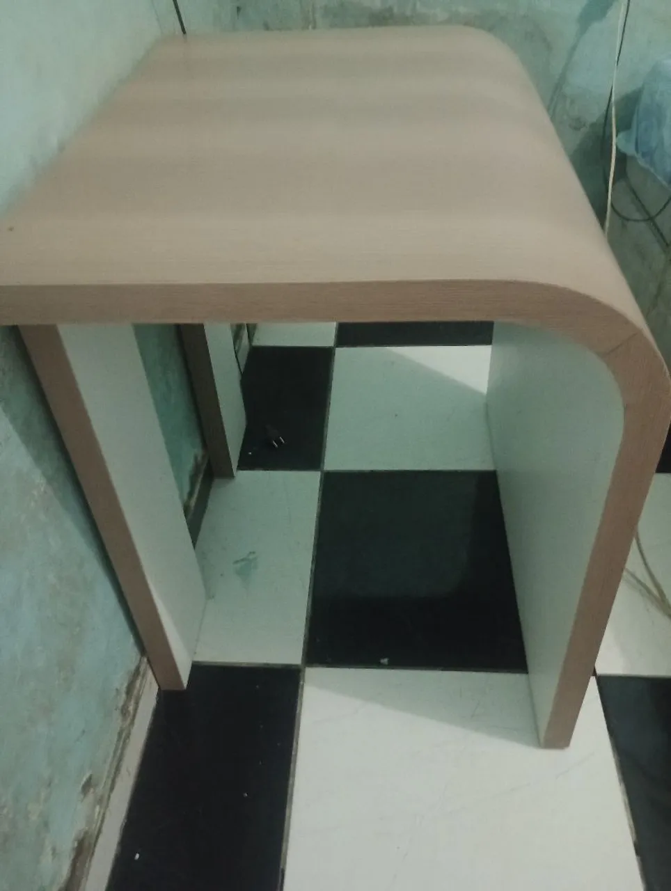 Escrivaninha com design moderno e elegante