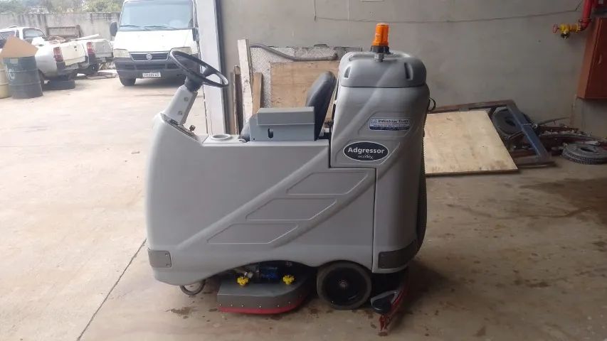 Máquina Para Limpeza De Pisos Adgressor