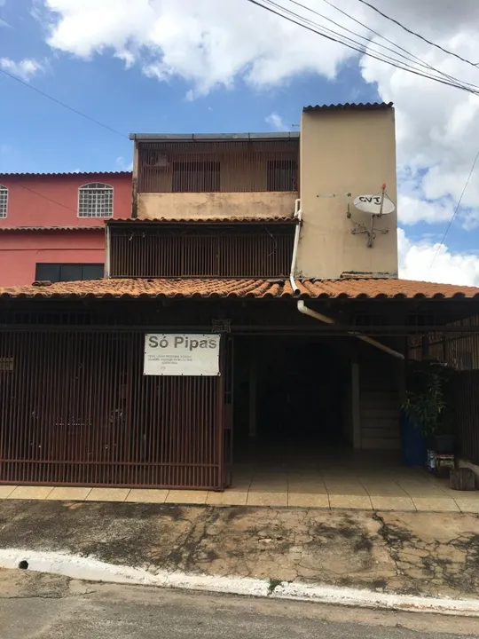Sobrado 3 pavimentos a Venda: 105m² - Samambaia sul QR 508 por apenas R$ 495.000,00