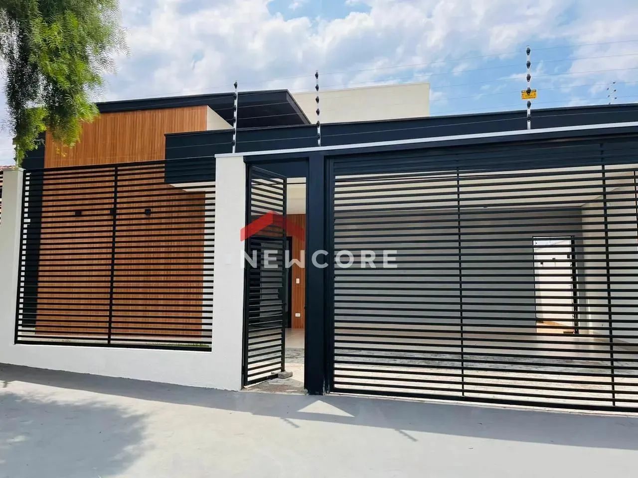 Casa em Rua Pioneiro Francisco Alcalde - Jardim Higienópolis - Maringá/PR