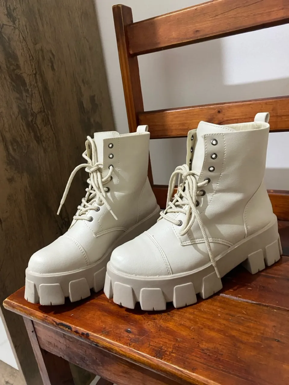 Botas Femininas Tratoradas Brancas