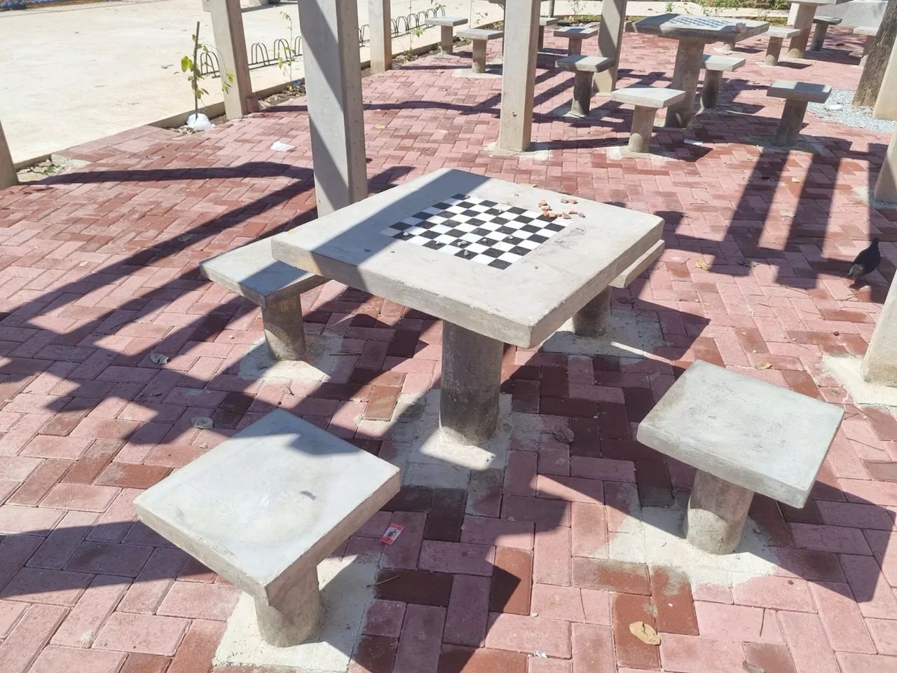 Mesa de 80 cm de formato quadrado com xadrez  - Foto 4