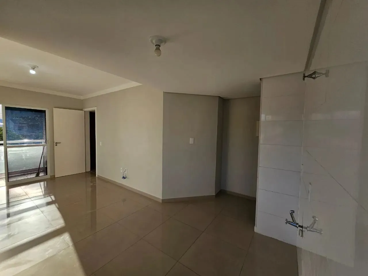 Apartamento para alugar 2 dormitórios (1 suíte) Rua Petúnia, 314-Jardim Eldorado-Palhoça