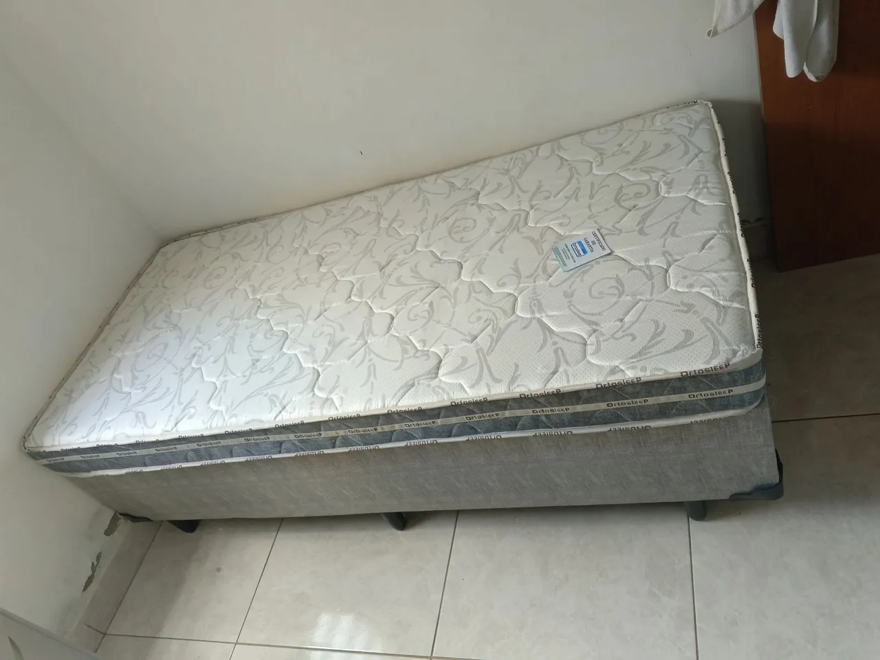 Cama Box solteiro com colchão d33