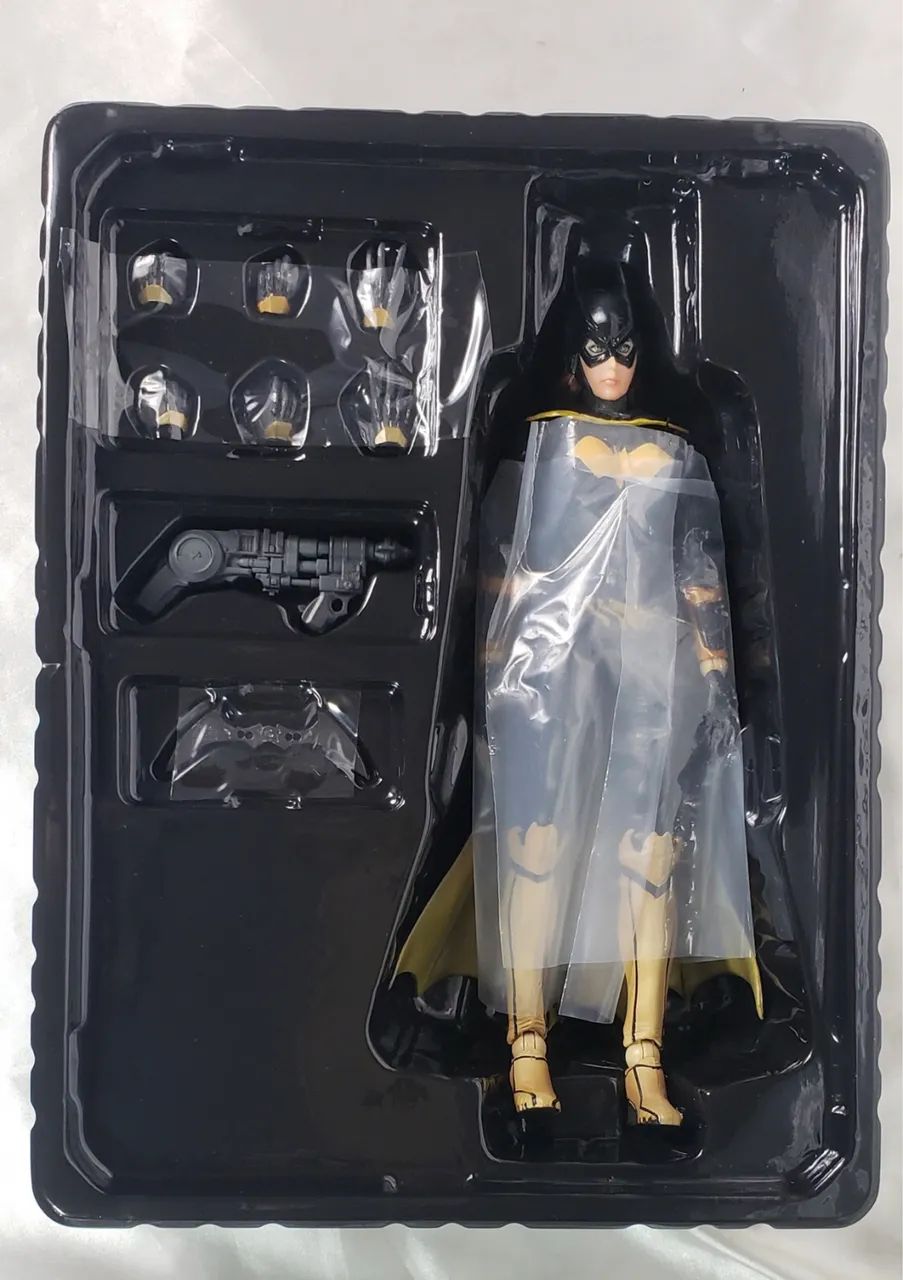 Figura De Ação Batgirl - Play Arts - Foto 2