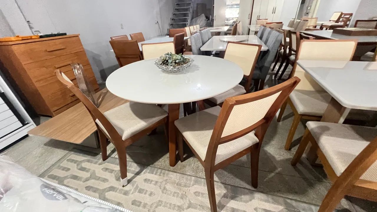 Conjunto Mesa de Jantar madeira com 4 Cadeiras - Foto 2