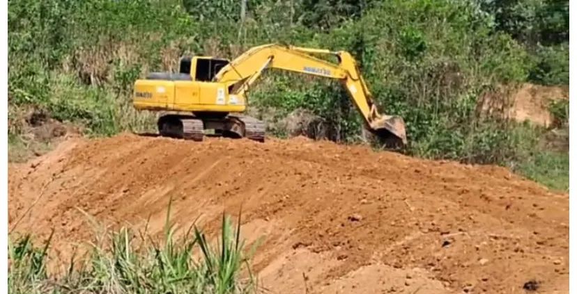 Vendo Escavadeira Hidráulica pc 200 Komatsu - Foto 2