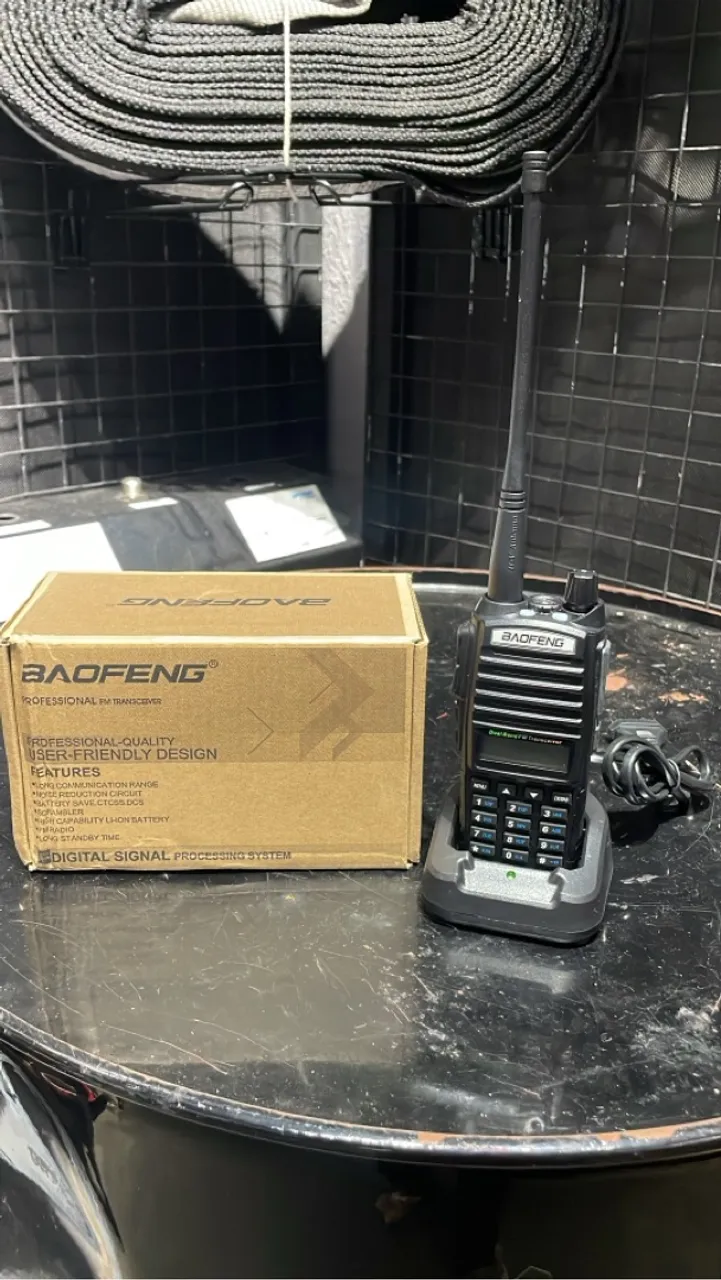 Rádio Comunicador walkie talkie Baofeng uv-82