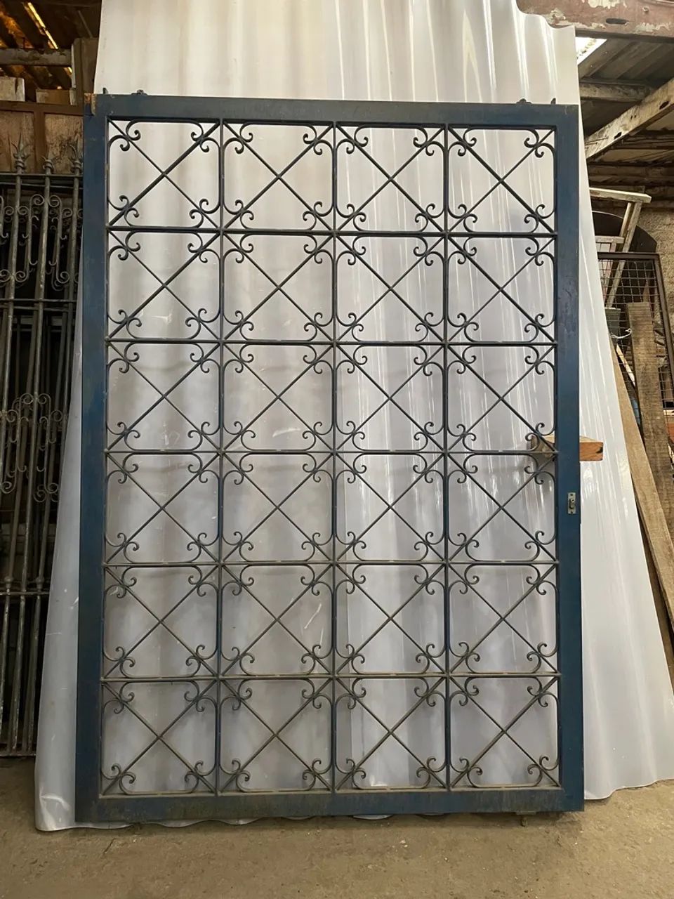 Portão Antigo de Ferro Desenhado - 3 folhas de 1,53 x 2,20