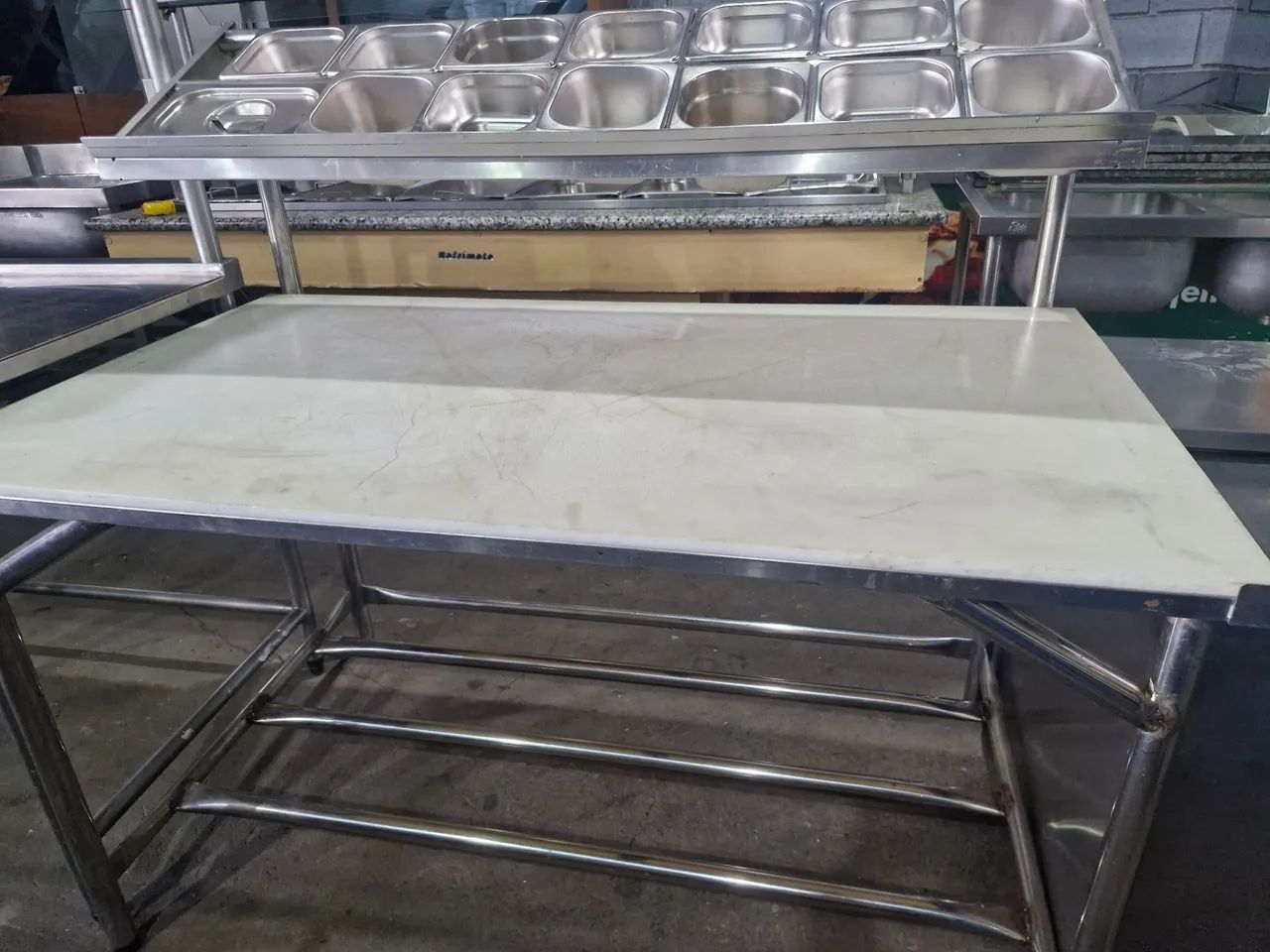 Mesa manipulação condimentadora com todas as cubas  - Foto 2