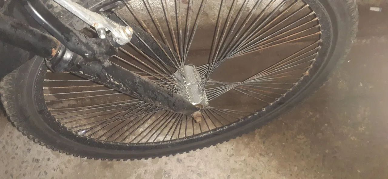 Bicicleta de montanha preta - Foto 4