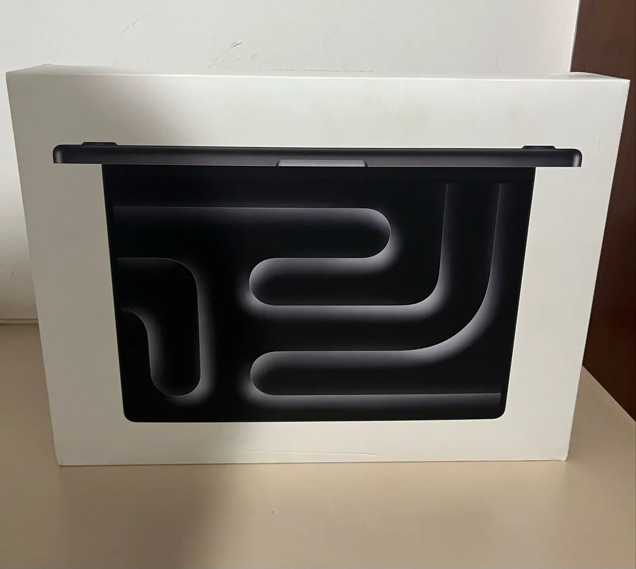 Apple MacBook Pro 2024 MW2U3/ 14 Chip M4 512GB SSD 16GB RAM - Preto  NOVO LACRADO 